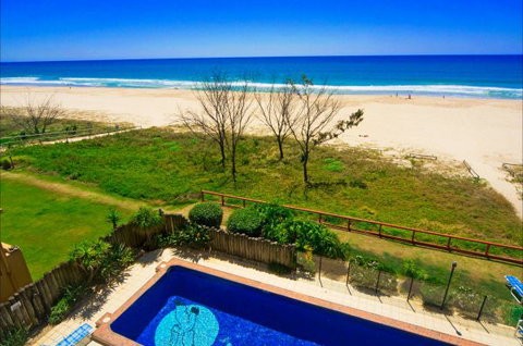 Pelican Sands Beach Resort - Tourism Gold Coast 2