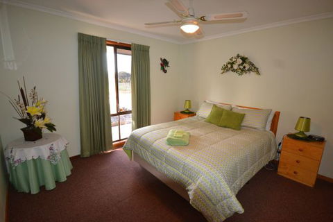 Riverbush Cottages - Tourism Gold Coast 3