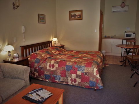Sonbern Lodge Motel - Tourism Gold Coast 0