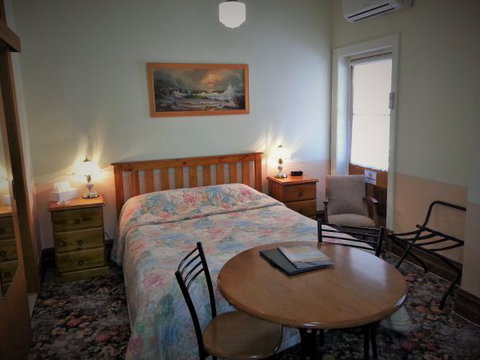 Sonbern Lodge Motel - Tourism Gold Coast 3