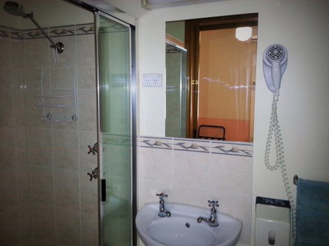 Sonbern Lodge Motel - Tourism Gold Coast 4