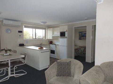 Surfside Holiday Apartments - Tourism Gold Coast 3