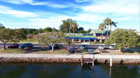 Tea Gardens Hotel Motel - Tourism Gold Coast 0