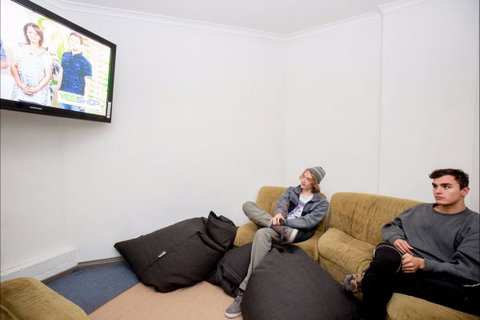 The Nook Backpackers - Tourism Gold Coast 4