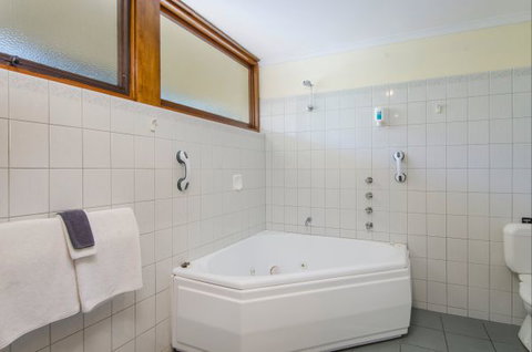 William MacIntosh Motor Lodge - Tourism Gold Coast 3