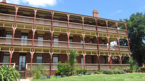 Yarra House - Tourism Gold Coast 0