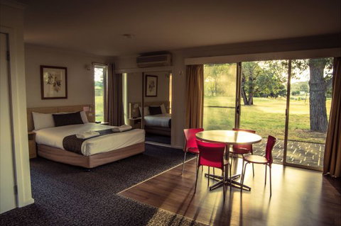 Yowani Country Club - Tourism Gold Coast 0