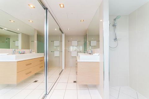 Echelon Apartments - Tourism Gold Coast 14