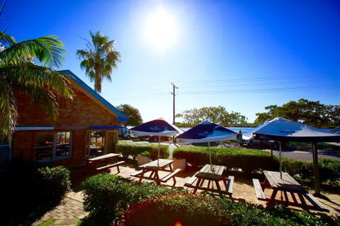 Tea Gardens Hotel–Motel - Tourism Gold Coast 1