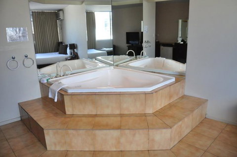 City Park Hotel - Tourism Gold Coast 17