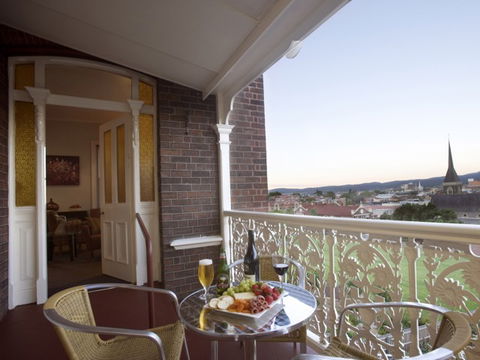 Auldington Hotel - Tourism Gold Coast 2