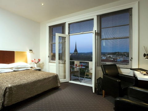 Auldington Hotel - Tourism Gold Coast 0