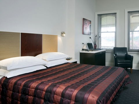 Auldington Hotel - Tourism Gold Coast 3