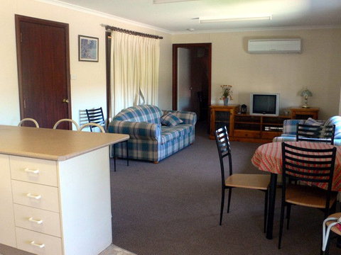 Back O' Bourke Accommodation - Tourism Gold Coast 2