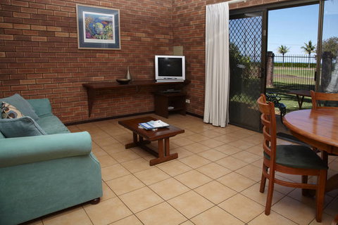 Bayside Holiday Apartments - Tourism Gold Coast 3