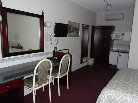 Ben Chifley Motor Inn - Tourism Gold Coast 3