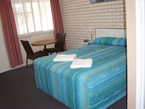 Binalong Motel - Tourism Gold Coast 4