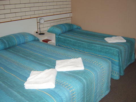 Binalong Motel - Tourism Gold Coast 6