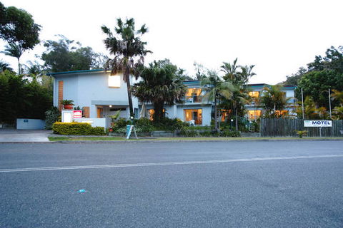 Blueys By The Beach Motel - Tourism Gold Coast 4