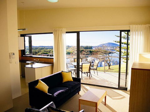 Boathouse Resort Tea Gardens - Tourism Gold Coast 3