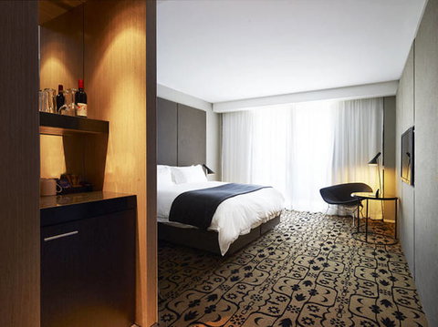 Burbury Hotel - Tourism Gold Coast 2