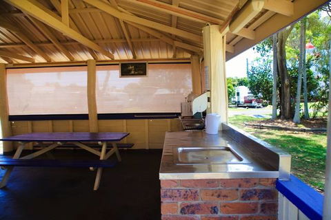 Burnett Heads Holiday Park - Tourism Gold Coast 0