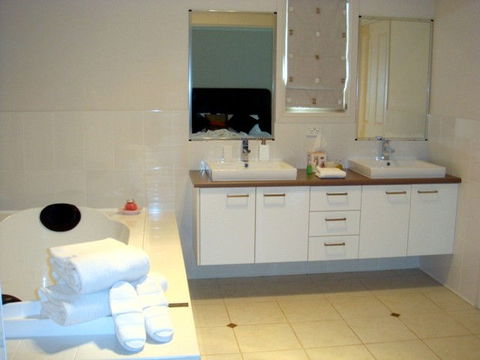 Camelot Boutique Accommodation - Tourism Gold Coast 3