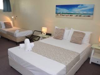 Chaparral Motel - Tourism Gold Coast 0