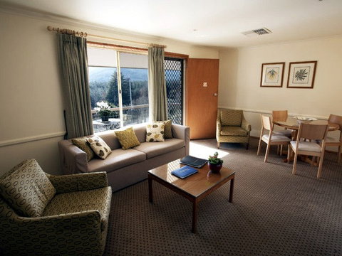 Chestnut Tree Holiday Units - Tourism Gold Coast 0