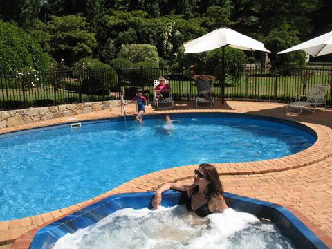 Chestnut Tree Holiday Units - Tourism Gold Coast 3