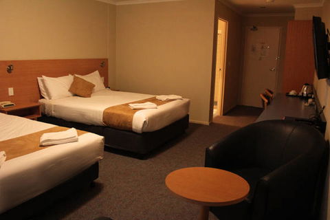 Ciloms Airport Lodge - Tourism Gold Coast 0