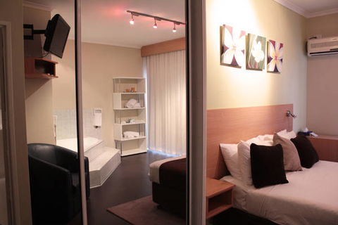 Ciloms Airport Lodge - Tourism Gold Coast 7