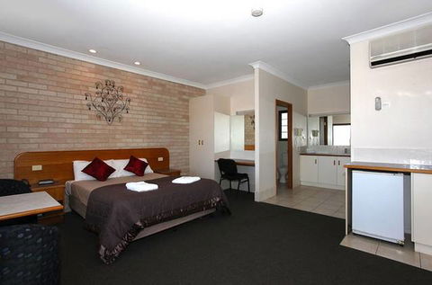 Clifford Gardens Motor Inn - Tourism Gold Coast 0