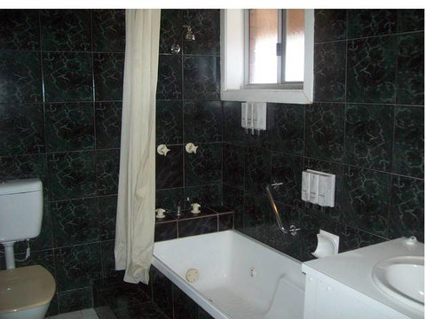 Cobar Motor Inn - Tourism Gold Coast 2