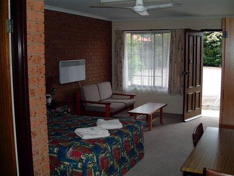 Colonial Motor Inn Pambula - Tourism Gold Coast 3