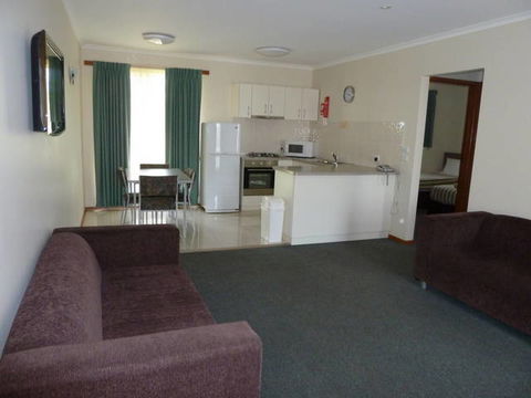 Comfort Inn & Suites Werribee - Tourism Gold Coast 1