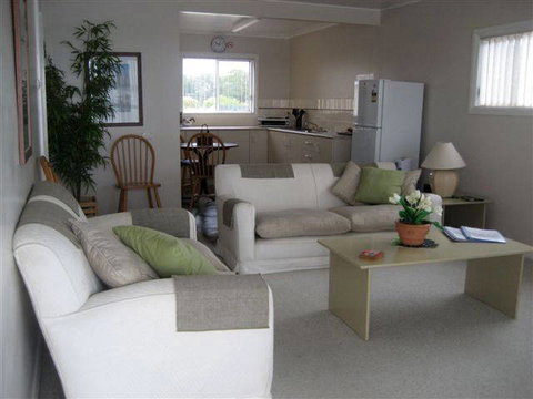 Coral Tree Lodge Tourist Park - Tourism Gold Coast 1