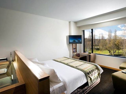 Crowne Plaza Canberra - Tourism Gold Coast 2