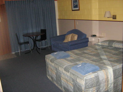 Cunningham Shore Motel - Tourism Gold Coast 3