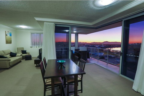 Curtis Central Apartments - Tourism Gold Coast 0