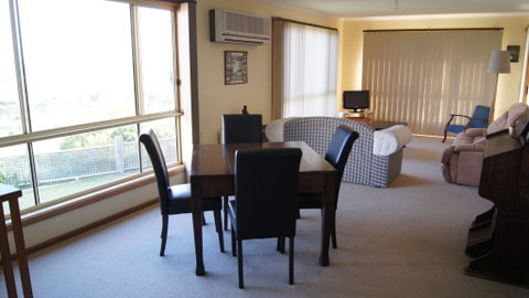 Meredith Place - Tourism Gold Coast 0