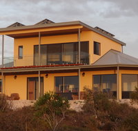 Dolphin Holiday House - Tourism Gold Coast