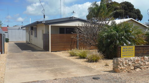 Moonta Bay Retreat - Tourism Gold Coast 0
