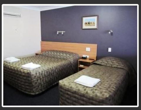 SunPalms Hotel Motel - Tourism Gold Coast 1