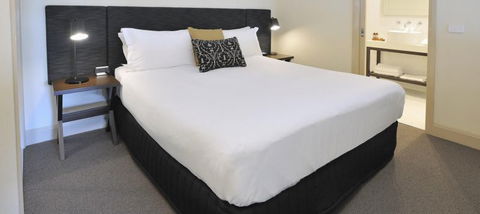 Grand Hotel - Tourism Gold Coast 0