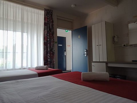 Lake Munmorah Motel - Tourism Gold Coast 7