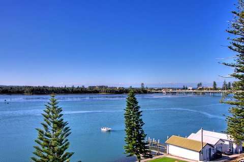 Lakeside Waterfront Apartment 18 - Tourism Gold Coast 7