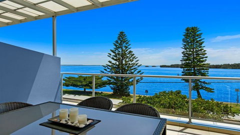 Lakeside Waterfront Apartment 18 - Tourism Gold Coast 8