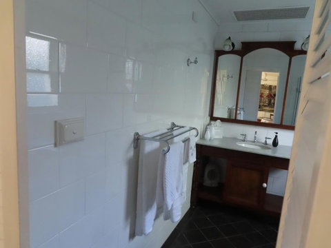 Maison De May Bed & Breakfast - Gold Coast 11