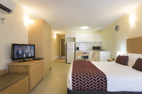 Don Pancho Beach Resort - Tourism Gold Coast 0